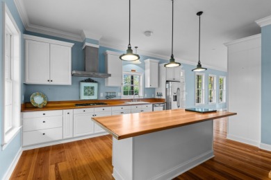 Traditional Southern Style Lake Home - photo 7