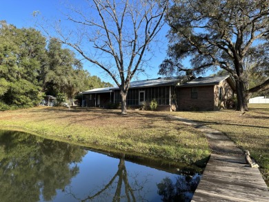 (private lake, pond, creek) Home For Sale in Crestview Florida