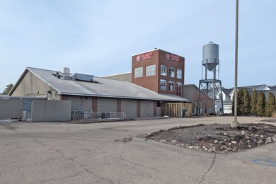 High-profile, premier waterfront restaurant/bar opportunity in - photo 4