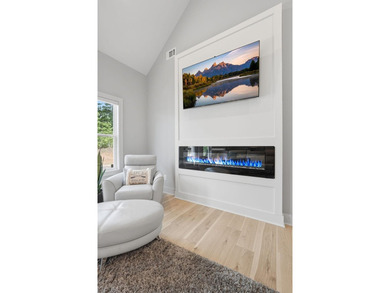 Better than new and loaded with luxury upgrades at an affordable - photo 12