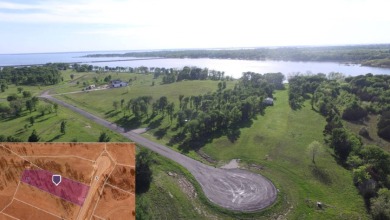 Waterfront land in private gated community - photo 17