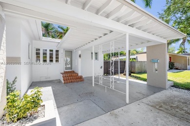 Beautifully renovated Mid-Century Modern home in Historic - photo 2