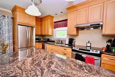 WOW! SPECTACULAR RENOVATED RANCH STYLE HOME LOCATED WITH PRIVACY - photo 5