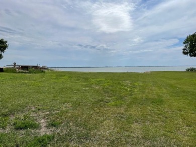 100' of lake frontage on Lake Poinsett! - Lake Lot For Sale in Estelline, South Dakota