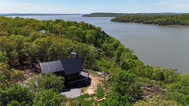 Discover a rare opportunity to own a luxury waterfront retreat - photo 1