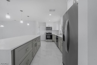 BACK ON THE MARKET - AMAZING 3BR/2BA home in SE Cape Coral! - photo 3