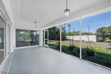 BACK ON THE MARKET - AMAZING 3BR/2BA home in SE Cape Coral! - photo 8