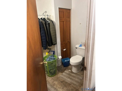 Unlock massive potential with this 2-bedroom, 1-bathroom diamond - photo 4