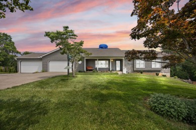or full time living at this year round lake view home on Lake - Lake Home For Sale in Monticello, Kentucky