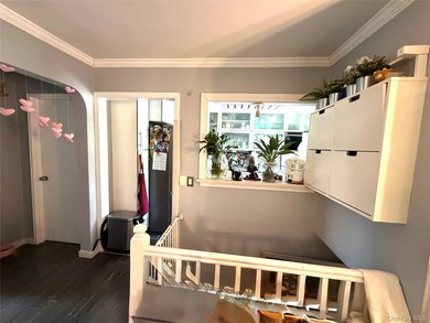 Discover an exceptional coop apartment in the Windsor Oaks - photo 6