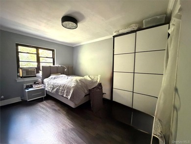 Discover an exceptional coop apartment in the Windsor Oaks - photo 7