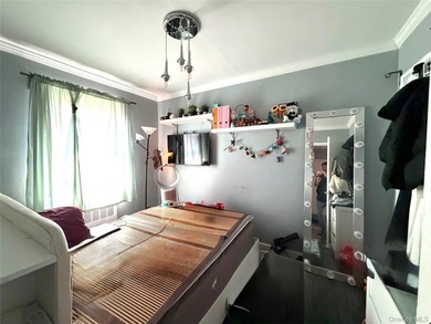 Discover an exceptional coop apartment in the Windsor Oaks - photo 8