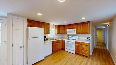 Welcome to easy, low-maintenance living in this well-kept 1985 - photo 8