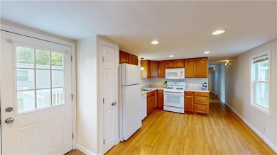 Welcome to easy, low-maintenance living in this well-kept 1985 - photo 9