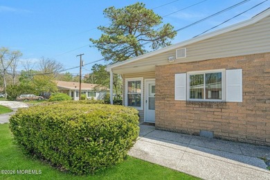 Bright and inviting, this two-bedroom, one-bath home in Cedar - photo 2