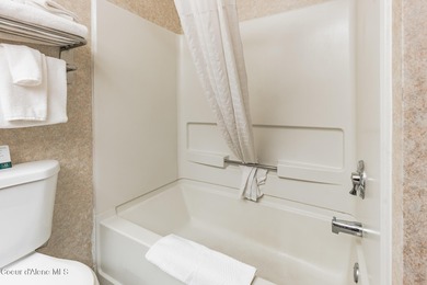 Exciting Investment Opportunity: Quality Inn Hotel at the mouth - photo 11
