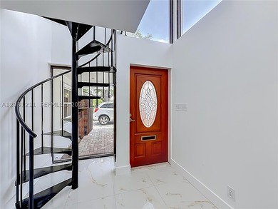 Welcome to this charming Fort Lauderdale home located at 2216 NE - photo 11