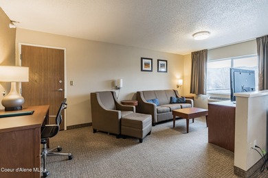 Exciting Investment Opportunity: Quality Inn Hotel at the mouth - photo 12