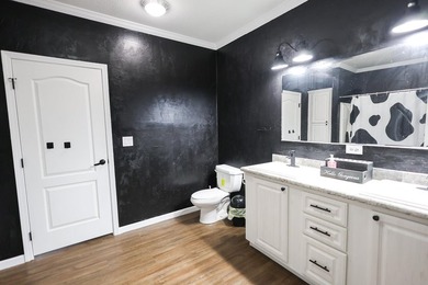 Welcome to your private retreat in Midway! Situated on 2 - photo 13