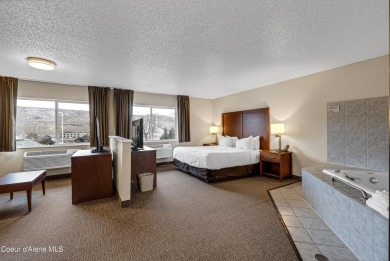Exciting Investment Opportunity: Quality Inn Hotel at the mouth - photo 16