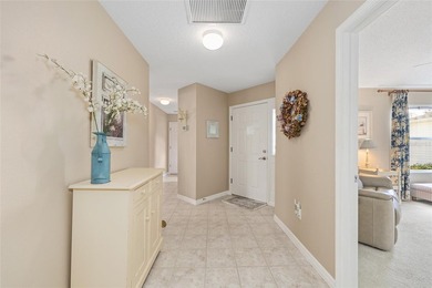WOW, this villa has it all - Central location *between the - photo 7