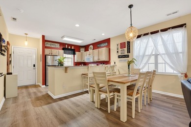 Perfectly positioned just minutes from the beautiful shoreline - photo 10