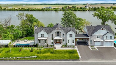 Lake Home For Sale in Saint-Marc-Sur-Richelieu, 