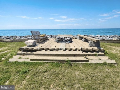 Enjoy waterfront living in this updated 4 bedroom, 2 bath - photo 4