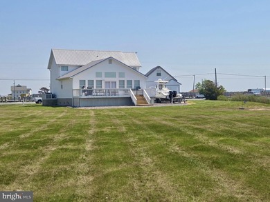 Enjoy waterfront living in this updated 4 bedroom, 2 bath - photo 6
