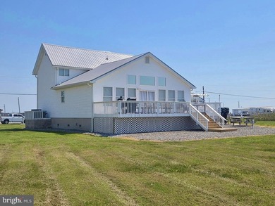 Enjoy waterfront living in this updated 4 bedroom, 2 bath - photo 7