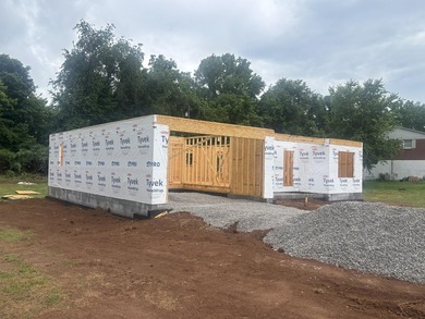 New construction!!! This beautiful all-brick home features 3 - photo 2