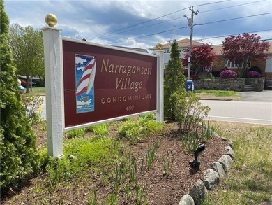 Welcome to Narragansett Village! This first-level condo features - photo 2