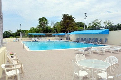 Welcome to Narragansett Village! This first-level condo features - photo 3
