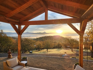 Rogue River Home For Sale in Eagle Point Oregon