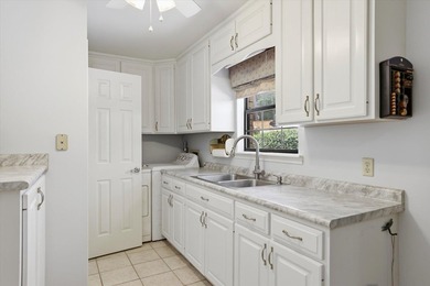 Lake Talquin lakefront home, 3BR/2.5BA+ an office. Enjoy a - photo 33