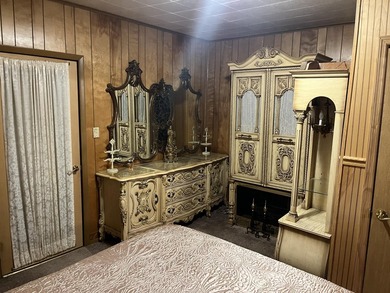 Motivated seller! Opportunity to purchase a large 5 BR house in - photo 11