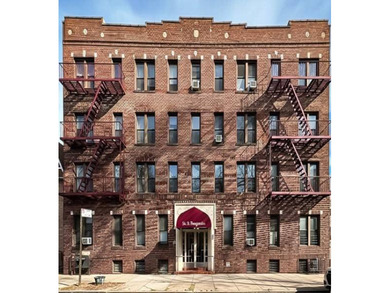 4-story prewar, architecturally elegant, beautifully built in - photo 1
