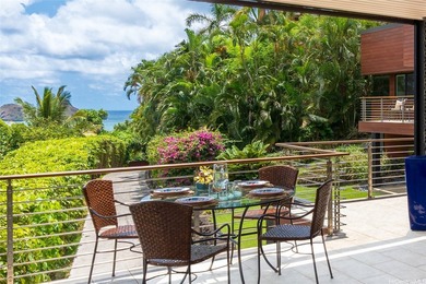 Beyond a private gated entrance, this exceptional contemporary - photo 3