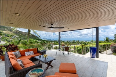 Beyond a private gated entrance, this exceptional contemporary - photo 4