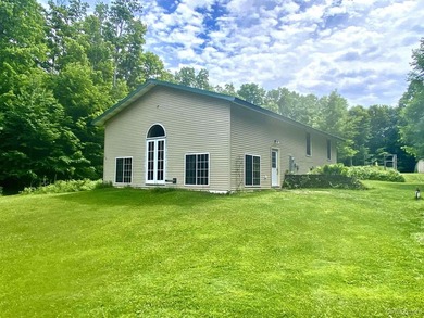 MOTIVATED SELLERS!! Escape to this charming 3 bedroom 2 full - photo 1
