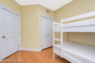 Top-floor 3-bedroom condo offering 1,026 sq/ft of comfortable - photo 16
