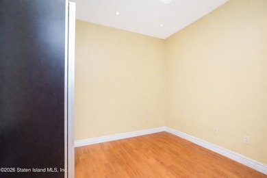 Top-floor 3-bedroom condo offering 1,026 sq/ft of comfortable - photo 17