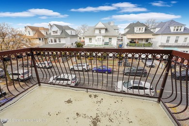 Top-floor 3-bedroom condo offering 1,026 sq/ft of comfortable - photo 22