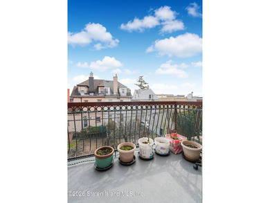 Top-floor 3-bedroom condo offering 1,026 sq/ft of comfortable - photo 23