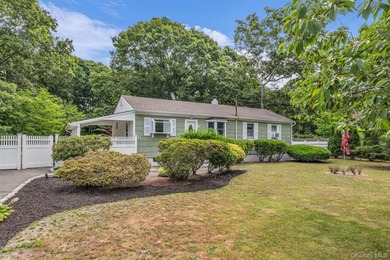 Move right in and start enjoying this beautifully updated - photo 1