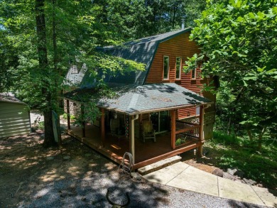 The ''Hidden Gem'' is situated on 2 lots with an easy walk to - photo 44