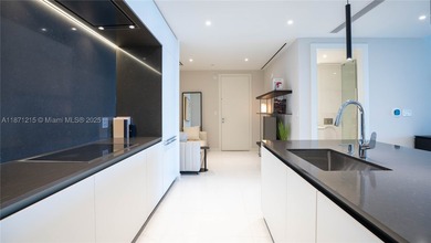 Largest Split Floor plan, Fully Furnished 2 bedrooms + DEN, 3 - photo 13