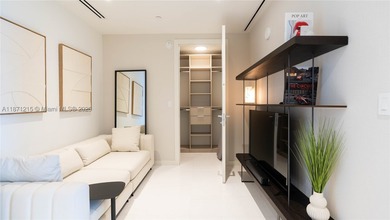 Largest Split Floor plan, Fully Furnished 2 bedrooms + DEN, 3 - photo 17
