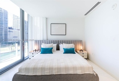 Largest Split Floor plan, Fully Furnished 2 bedrooms + DEN, 3 - photo 18