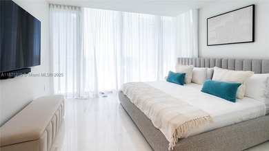 Largest Split Floor plan, Fully Furnished 2 bedrooms + DEN, 3 - photo 20